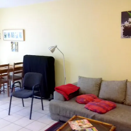 With One Bedroom In Graffenstaden With Furnished Terrace And Wifi 2 Km From The Beach Appartamento