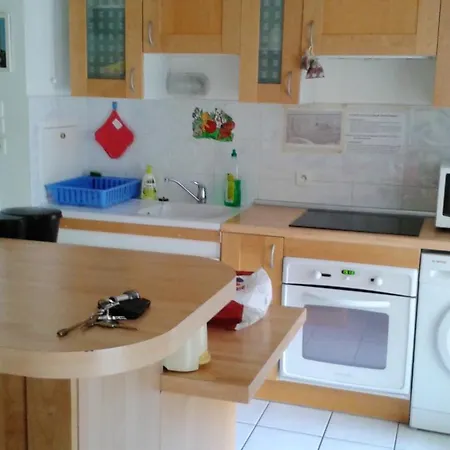 With One Bedroom In Graffenstaden With Furnished Terrace And Wifi 2 Km From The Beach Appartamento