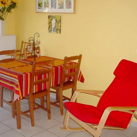 With One Bedroom In Graffenstaden With Furnished Terrace And Wifi 2 Km From The Beach Appartamento
